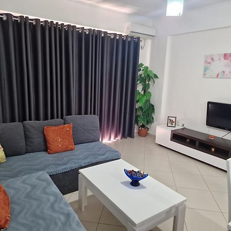 Apartments Saranda Pokoj fotografie